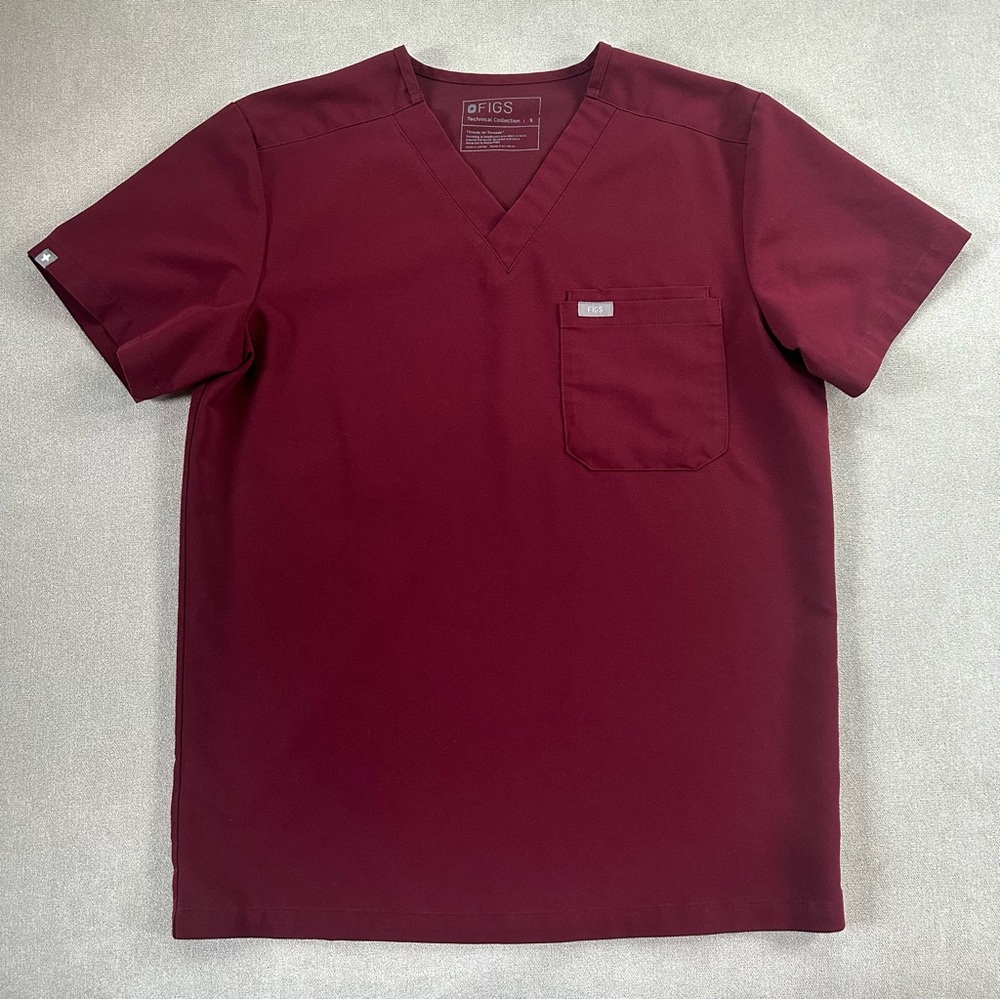 Figs Men’s V-Neck Scrub Top. Small. Burgundy. Minor flaw.